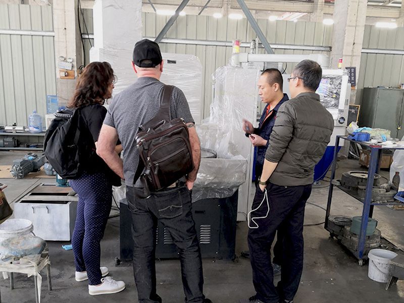 外國客戶來公司考察洽談